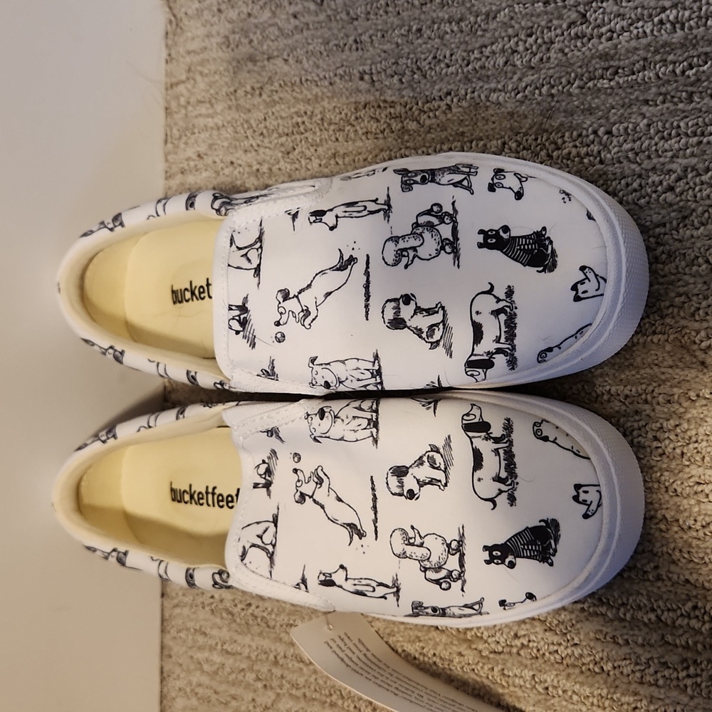 Bucketfeet Dog Slip Ons 7.5 NWT